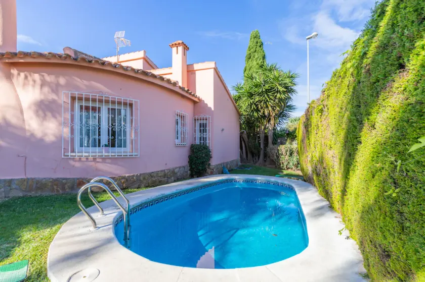 Villa piscina y jardin privado, TV SAT TNT, WIFI en Oliva Nova - Image 1