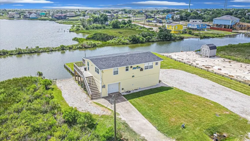 Waterfront! Amazing views! Minutes from Galveston and Kemah! - Image 1