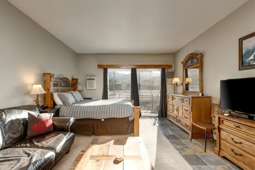 Walkout Patio, Ski Bus Out Front | Sleeps 4 | Moose Mgt 612 - Image 1