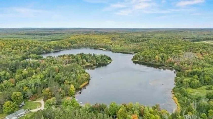 Relaxing Lake Home that is certain to create smiles and memories for all ages!  - Image 1