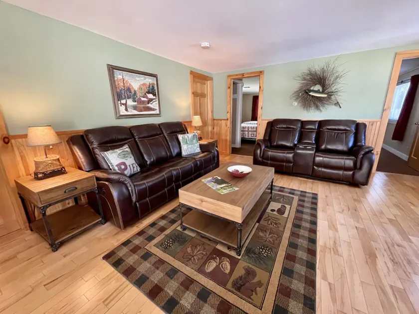 Large 2-Bedroom, 2-Bathroom Cottage in perfect in-town location - Image 1