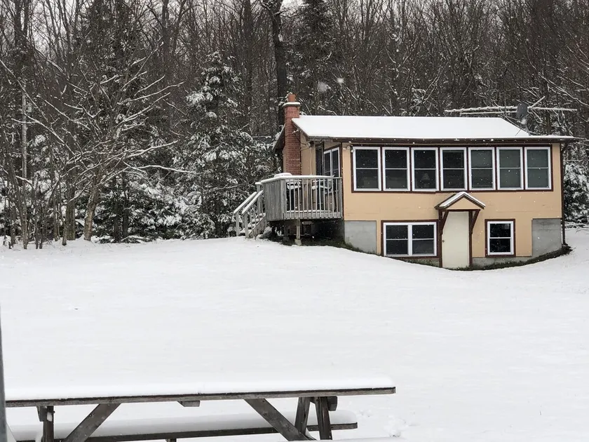 1 Bedroom Updated camp on Secluded Holland Pond - Image 1