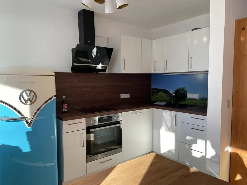 Renovated 2-room apartment - Image 1