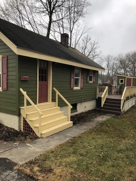 Cozy Bungalow - Image 1