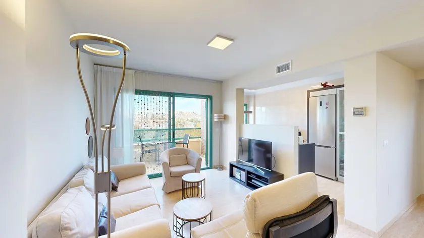 Sunny apartment 500m from the sea with 80m2 private terrace, - Image 1