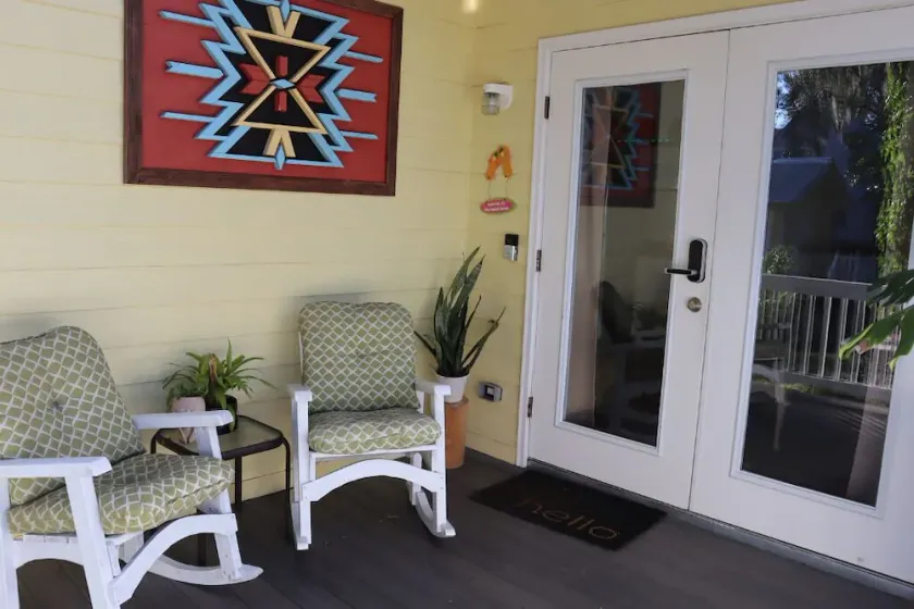 Great Location! Free Parking + Pet Friendly! - Image 1