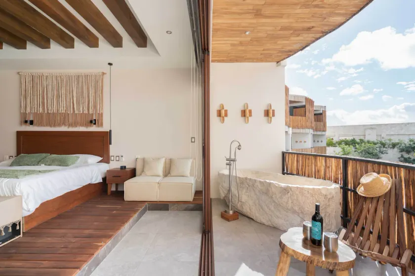 Luxury Studio with Private Outdoor Soaking Tub - Image 1