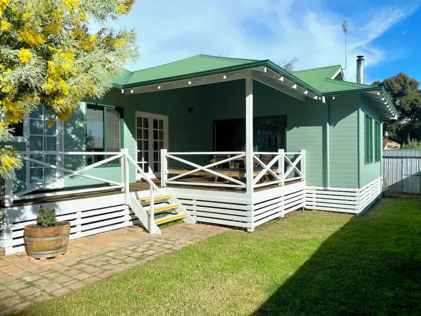 Town Hideaway - Sleeps 6 - Image 1