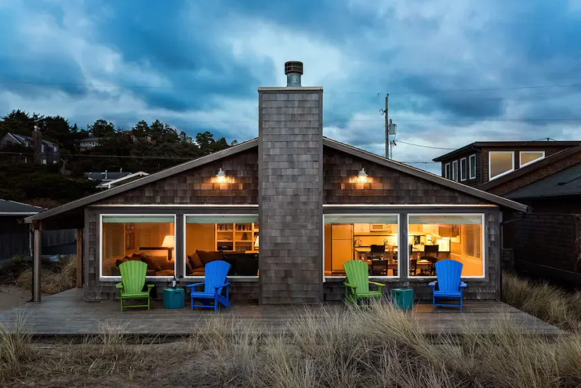 \"Surfrider\" Beach House On the Sand! 3 Bdrm, 2 Ba til 7 & Hundevenlig -MCA # 381 - Image 1