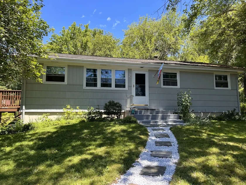 Perfect beach house getaway within walking distance to the beach - Image 1