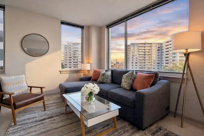 Wow! 5 min to DC/Metro/Mall Stunning 2B King Bed Pool Gym - Image 1