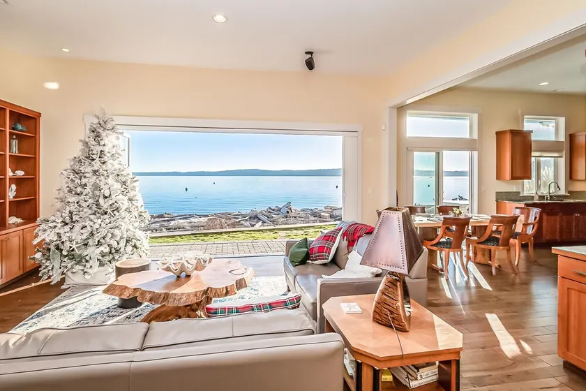 Beach house no-bank waterfront 4-bedroom vacation home on Camano Island - Image 1