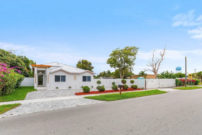 Your Sunshine Escape Awaits in Delray Beach! - Image 1