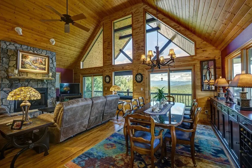 Longview - Captivating views like no other! - Image 1