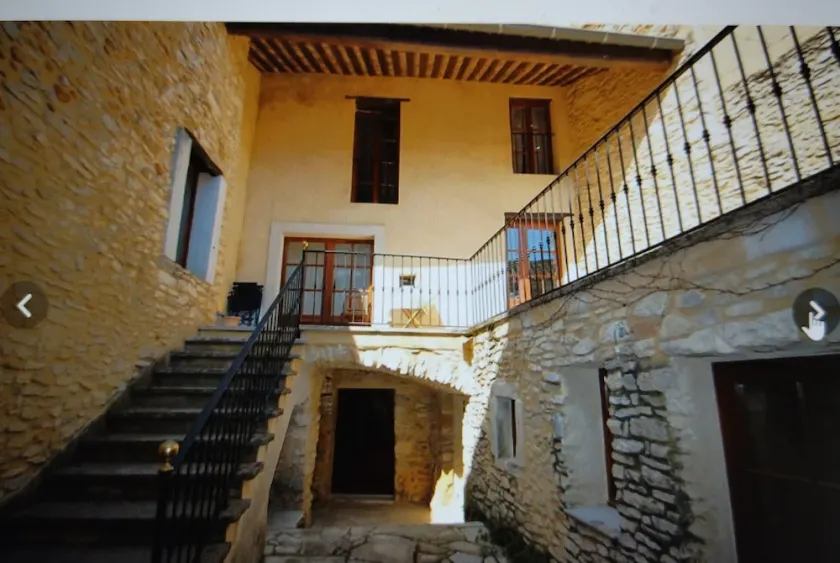 Proche Avignon Grande Maison calme en pierres avec cour intérieure,10 personnes - Image 1