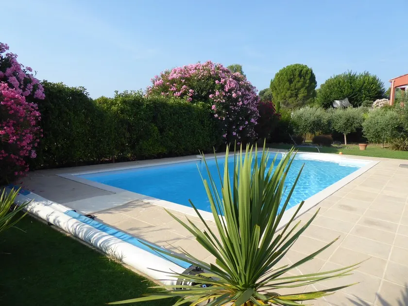 Superbe villa avec piscine chauffée au calme, à proximité du centre ville - Image 1