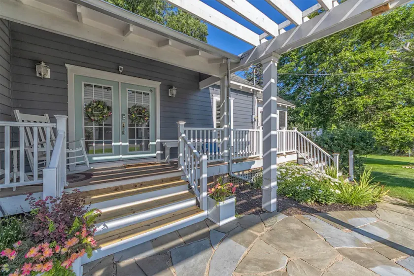 Douglas Cottage - Great location walking distance to both Douglas beach and Downtown! - Image 1