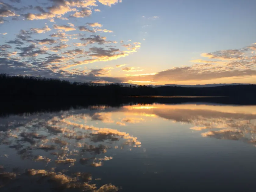 15 PRIVATE ACRES !! WATERFRONT, SWIMMING POOL !! HOT TUB !!  PETS WELCOME TOO !! - Image 1