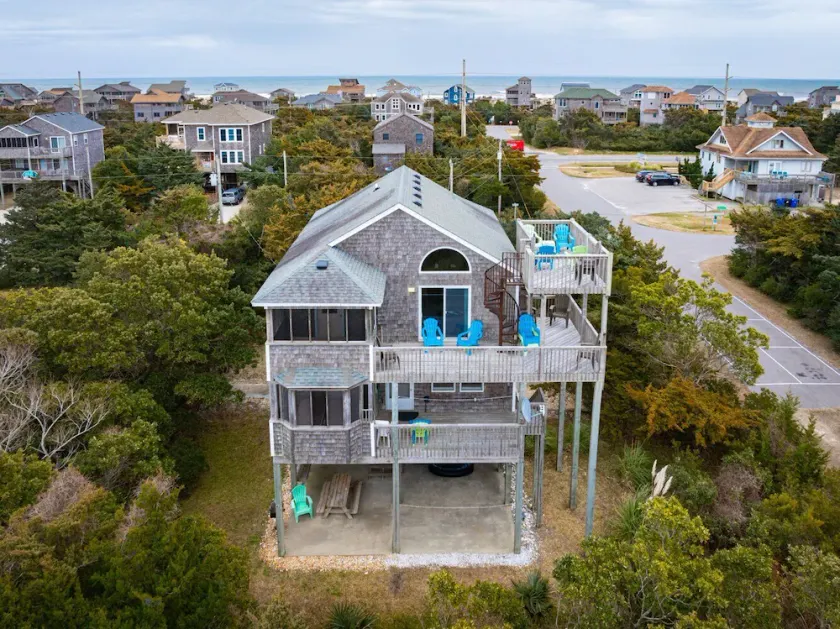 4 br, 2 Min Walk to Beach, hot tub, water view - Image 1