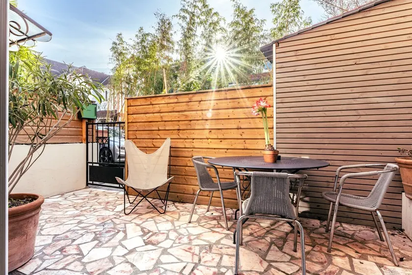 Comfortable studio in a quiet location 10 minutes from the RER station - Image 1