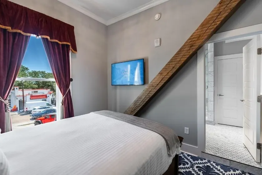 Hotel St Cloud - Image 1