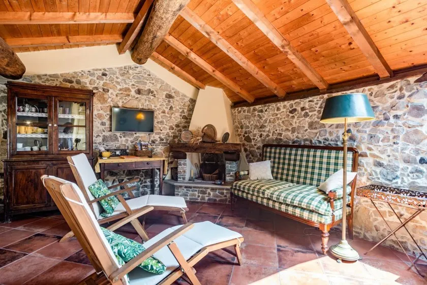 GuestHost - Medieval Getaway! Apuan Alps Lovely Attic x4 - Image 1