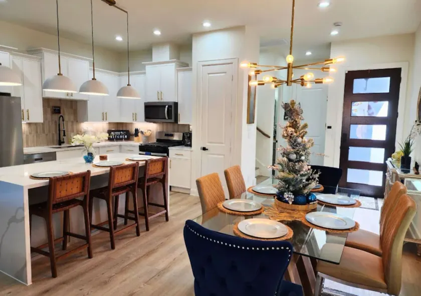 Stylish Houston Home Near NRG - Image 1