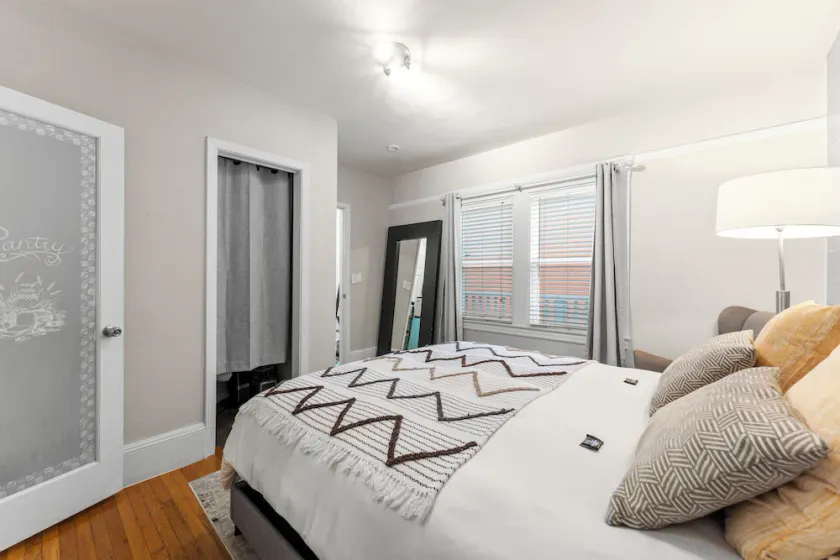 VERY CLEAN, Hotel-feels, en-suite. Close to Glen Park BART. - Image 1