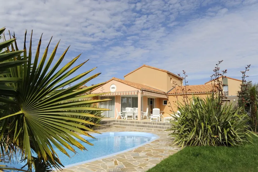 Villa in France with Private Heated Pool - Image 1