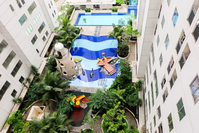 Modern Room Bassura Apartment With Direct Access To Shopping Center - Image 1