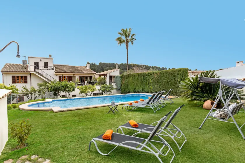 Ferienwohnung mit Pool und eigenem Garten - Image 1