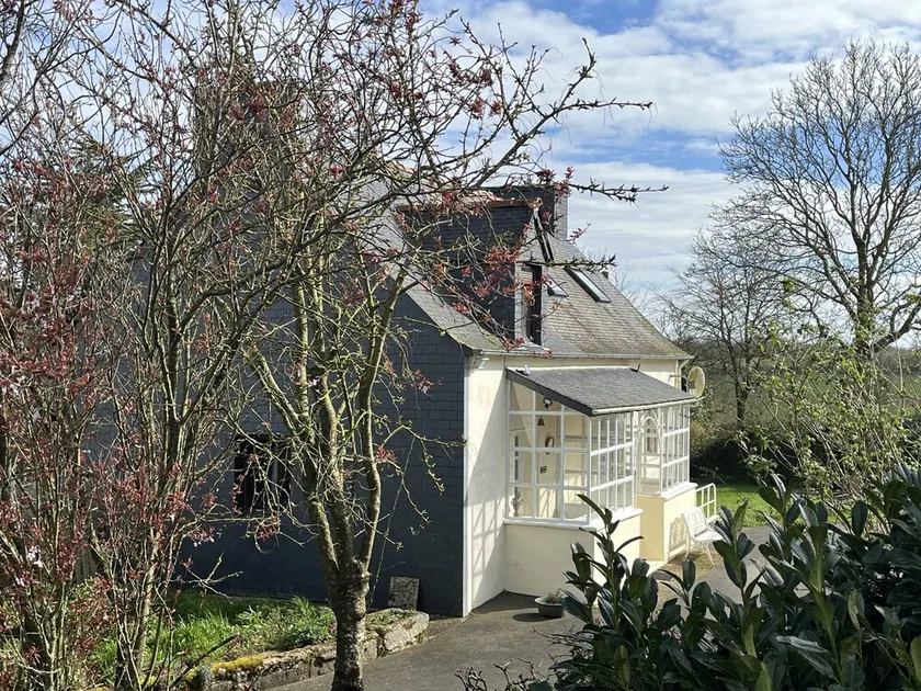 A beautiful house set in a mature enclosed private garden  - Image 1