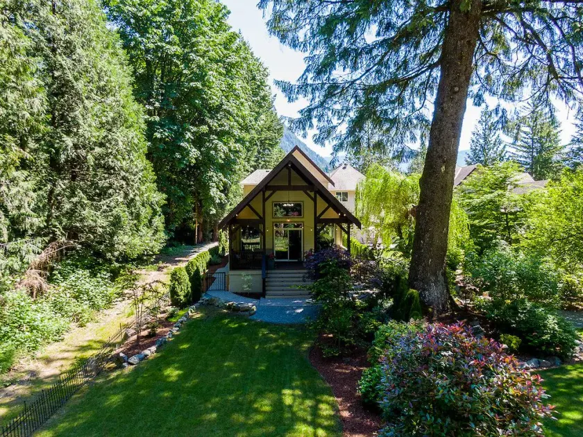 Unit #3 | Peaceful & Romantic Harrison Chalet Suites - Image 1