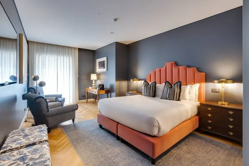 Portie Deluxe Suites by DA'HOME - Image 1