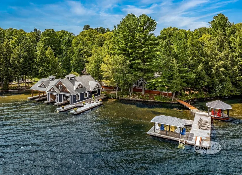 9 bdrm, 5 bath, Lake Rosseau, Private! Guest Cottage and Cabin! Sand Beach! - Image 1
