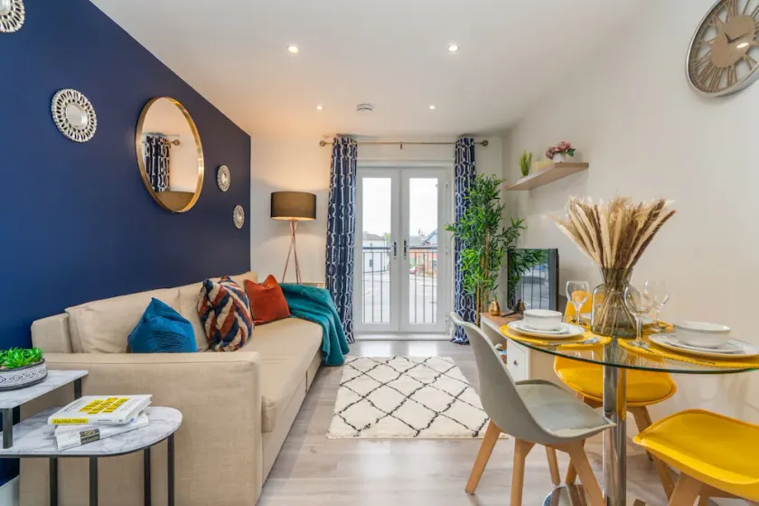 Stylish Southampton Abode - Image 1