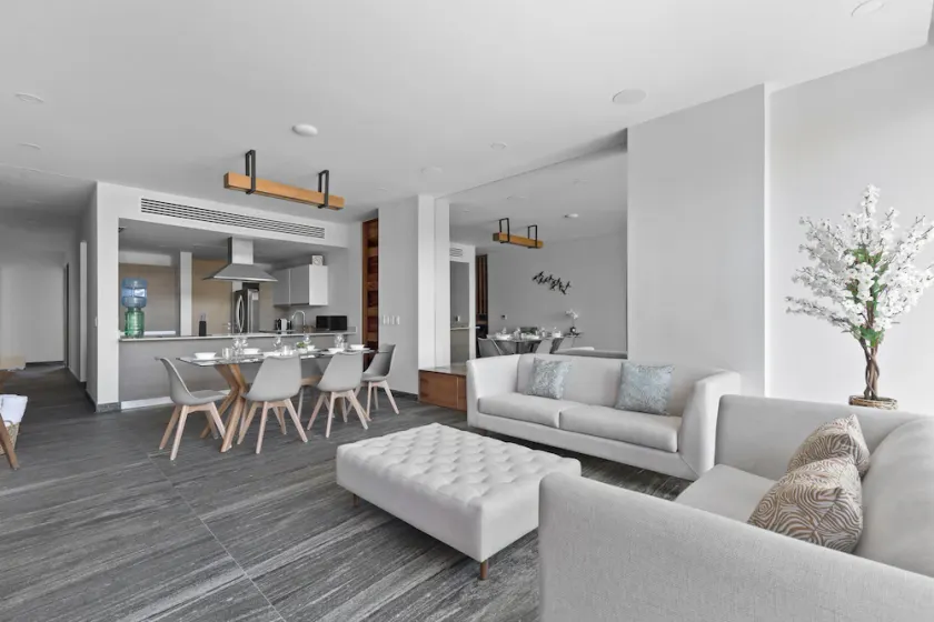 4BR. apartament near the beach - Image 1
