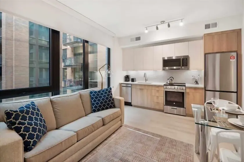 Upscale 1BR Retreat in the Heart of Downtown DC | Near Museums & Exquisite Dining - Image 1