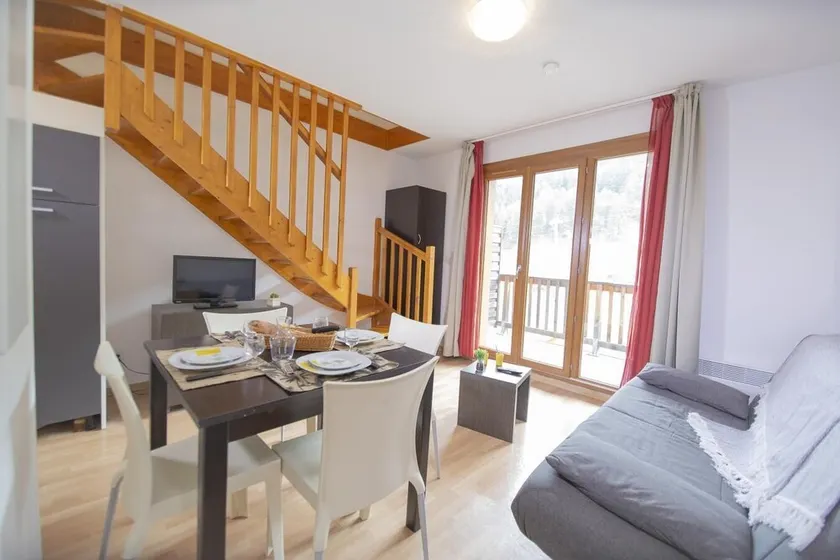 Ski-in/ski-out & foot of the slopes, swimming pool, balcony, 35m², Les Orres - Image 1