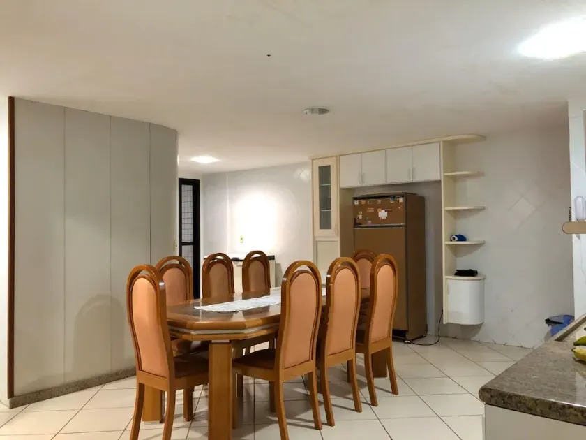Luxury apartment in front of Praia do Morro with 5 suites and 4 parking spaces - Image 1