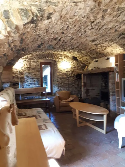 Für die Cevennen typisches Bauernhaus aus dem 17. Jh. in der Natur, Ausblick - Image 1