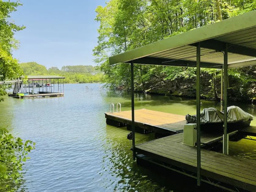 Family friendly lake front home with private dock in a cove - Image 1