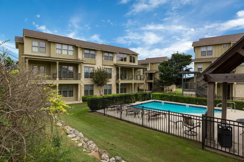 Stay and Play at The Bandit Golf Course-unit 204 - Image 1
