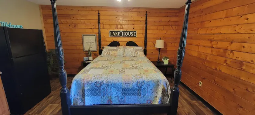 #5 Lake Time-Uncertain Lodge and Inn - Image 1