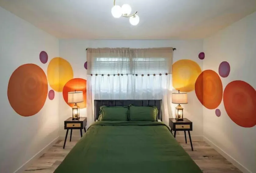 Modern Chic Living 4BRs Home - Prime Location - Image 1