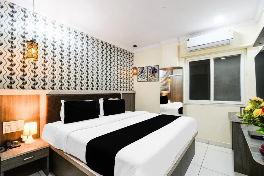 Deluxehotel Blue Petals - Image 1