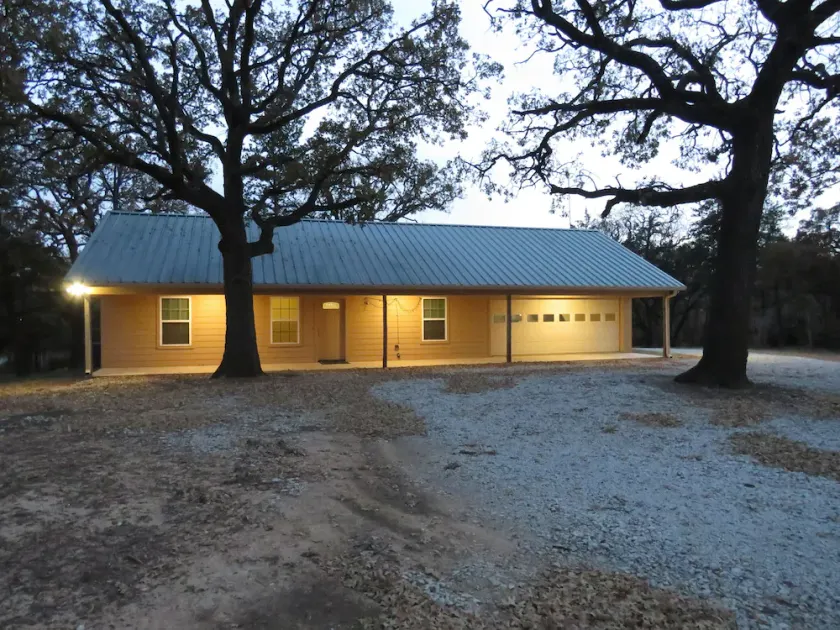 Gorgeous 2 bed 2 bath house on 3 acres on Hwy 82 - Image 1
