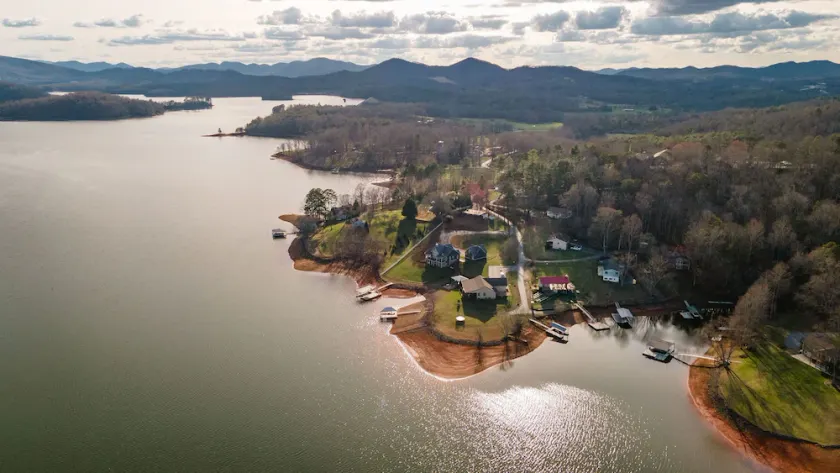 Lake view and lakes access home on Lake Chatuge -mountain view -spacious home.  - Image 1