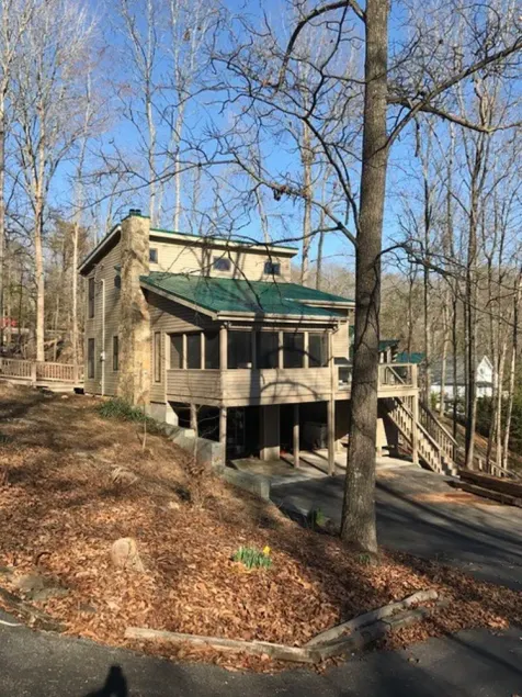 Norris Lakefront Home was completely renovated in 2017 on Quiet Cove in Deerfield Resort - Image 1