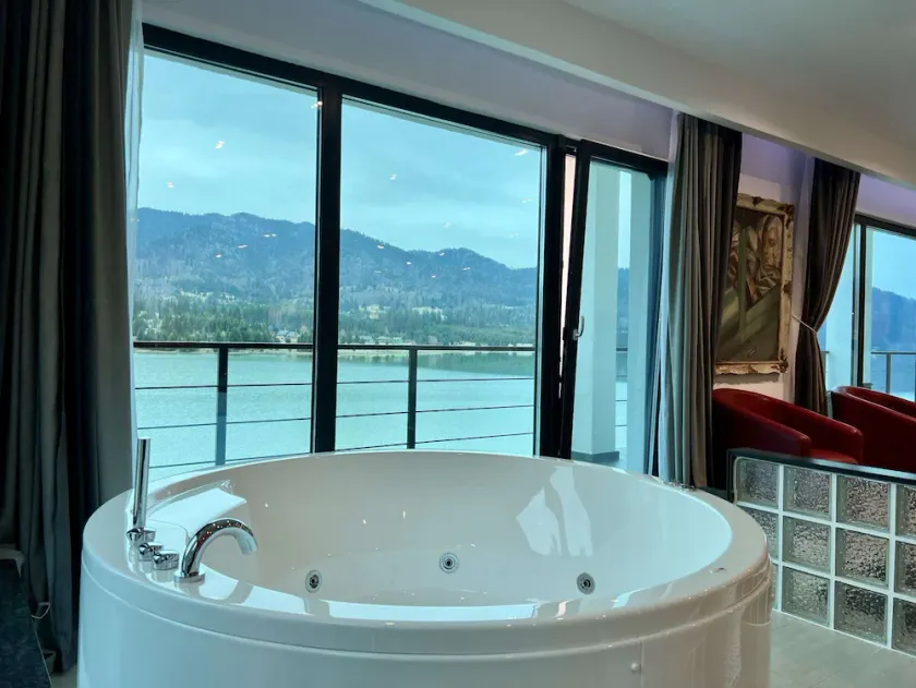 Room at lake Colibita with an incredible view over the lake with Jacuzzi. - Image 1